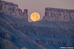 Full Moonset Badlands working 112723 8329 2